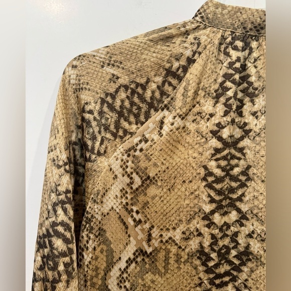 H&M Snake Print Blouse Neutral Animal Print Top Trending Tan Black Size 6 - Picture 14 of 15